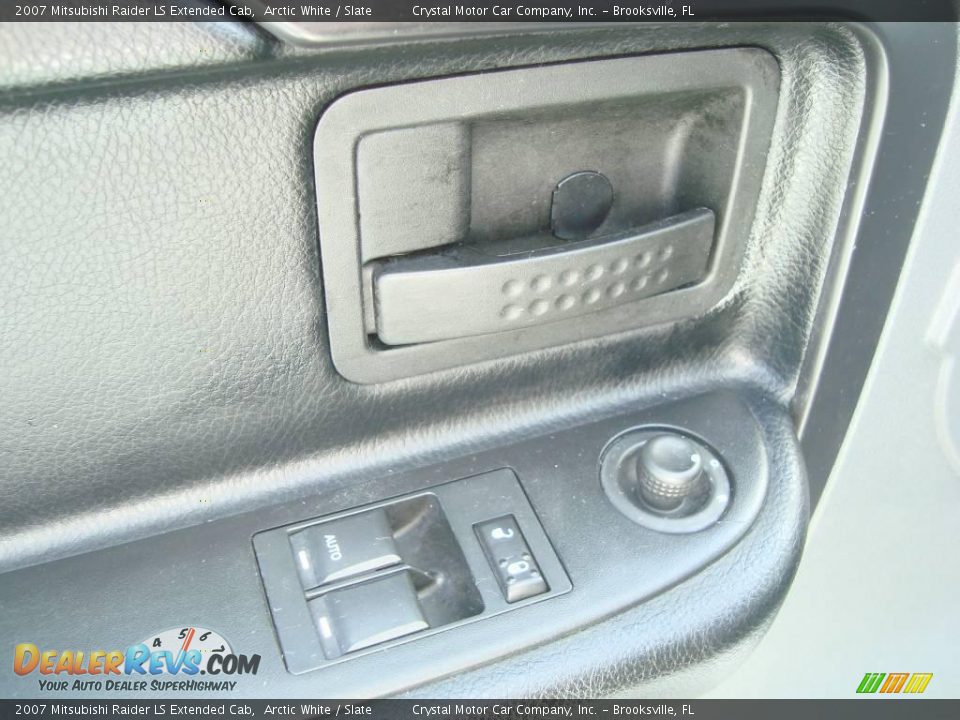 2007 Mitsubishi Raider LS Extended Cab Arctic White / Slate Photo #16