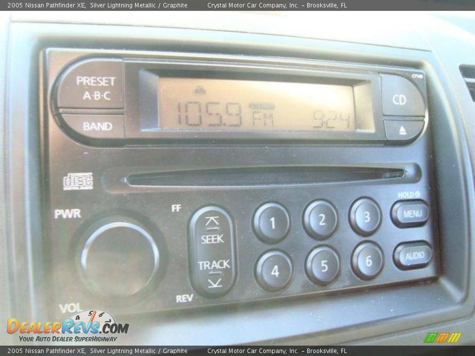 2005 Nissan Pathfinder XE Silver Lightning Metallic / Graphite Photo #19