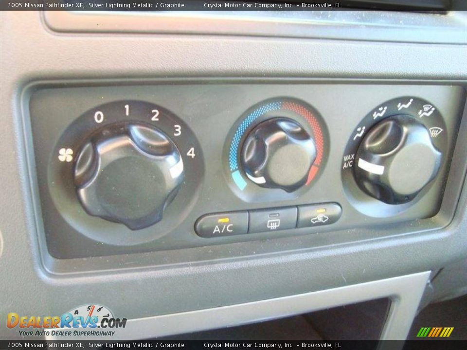 2005 Nissan Pathfinder XE Silver Lightning Metallic / Graphite Photo #20