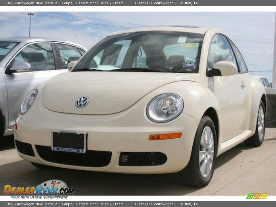 2009 Volkswagen New Beetle 2.5 Coupe Harvest Moon Beige / Cream Photo #1