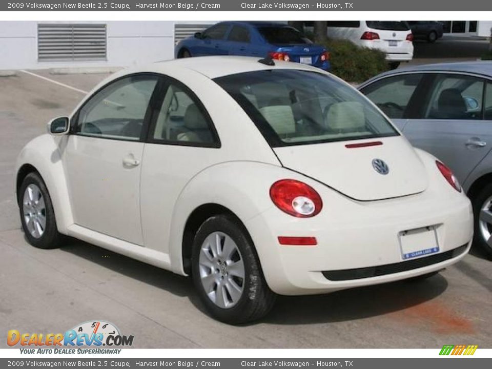 2009 Volkswagen New Beetle 2.5 Coupe Harvest Moon Beige / Cream Photo #3