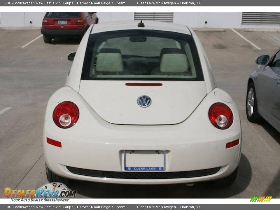 2009 Volkswagen New Beetle 2.5 Coupe Harvest Moon Beige / Cream Photo #9
