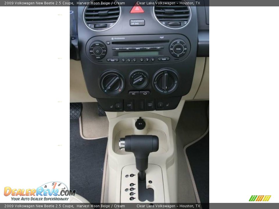 2009 Volkswagen New Beetle 2.5 Coupe Harvest Moon Beige / Cream Photo #15