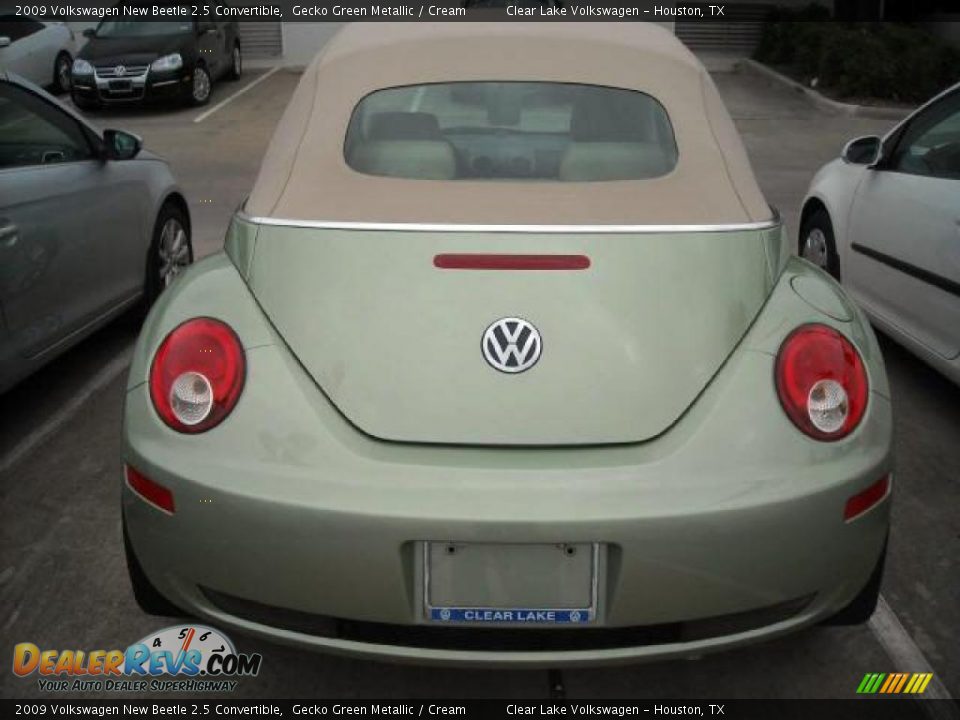 2009 Volkswagen New Beetle 2.5 Convertible Gecko Green Metallic / Cream Photo #2