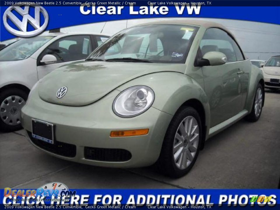 2009 Volkswagen New Beetle 2.5 Convertible Gecko Green Metallic / Cream Photo #3