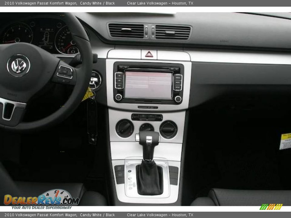2010 Volkswagen Passat Komfort Wagon Candy White / Black Photo #5