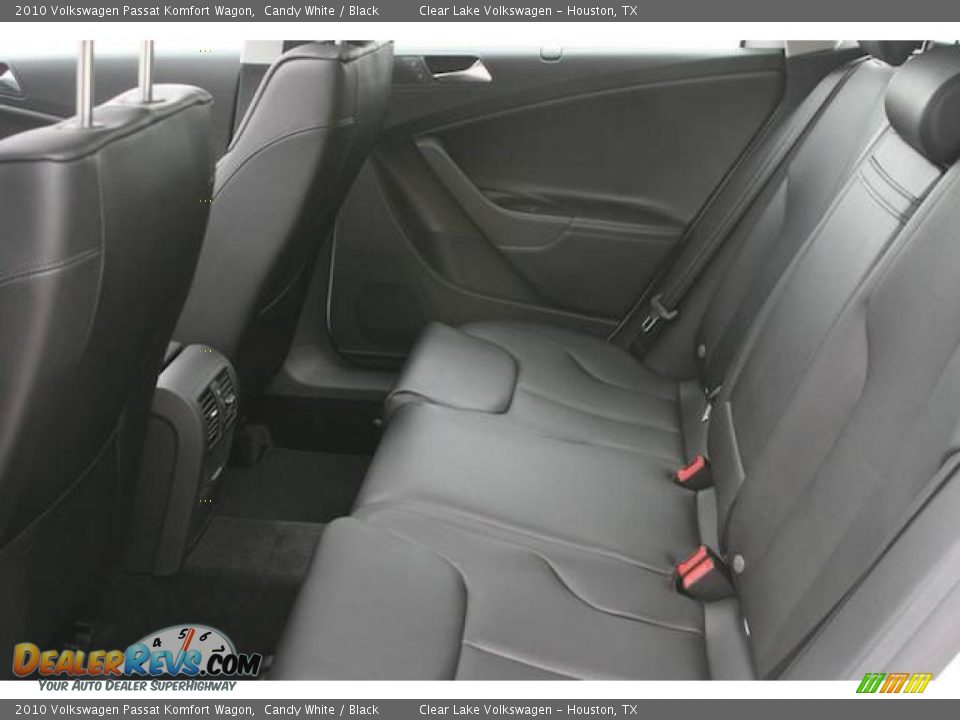 2010 Volkswagen Passat Komfort Wagon Candy White / Black Photo #7