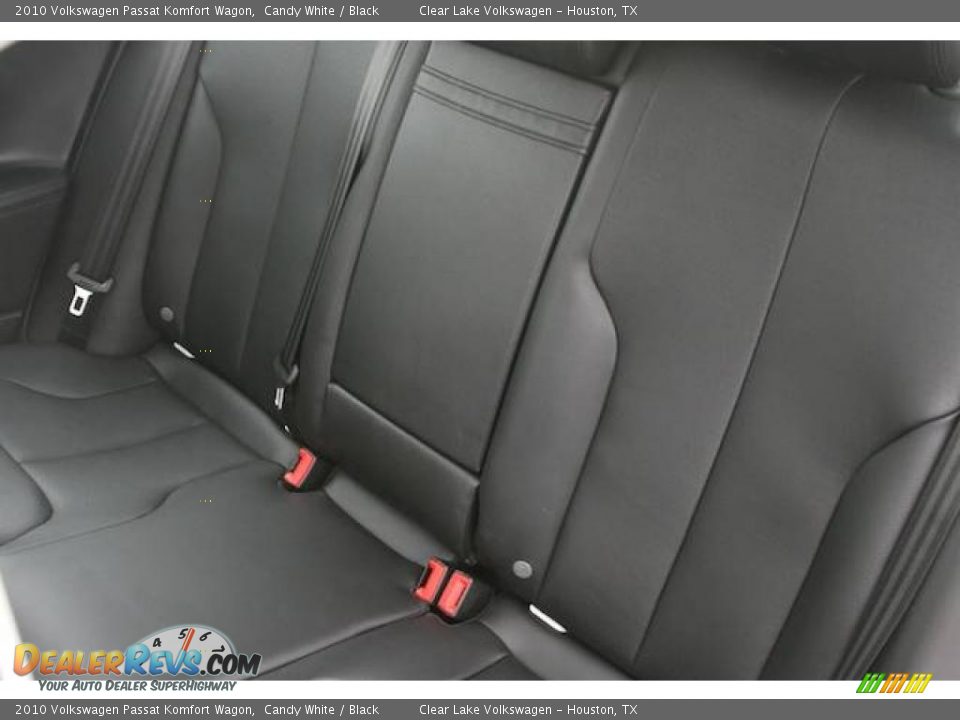 2010 Volkswagen Passat Komfort Wagon Candy White / Black Photo #12