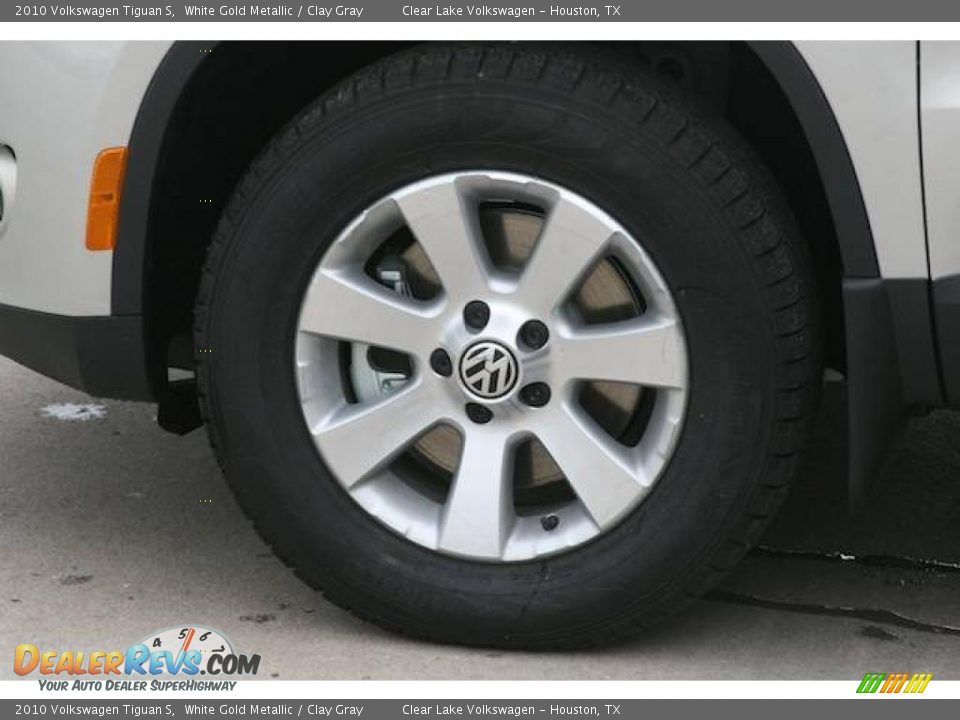 2010 Volkswagen Tiguan S White Gold Metallic / Clay Gray Photo #8