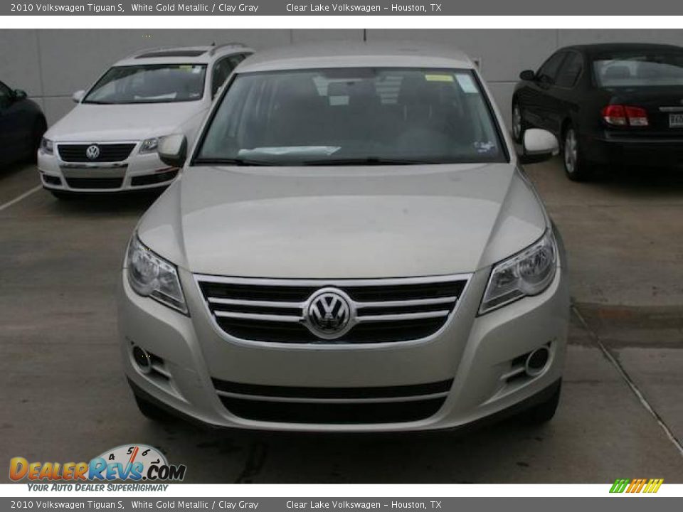 2010 Volkswagen Tiguan S White Gold Metallic / Clay Gray Photo #14