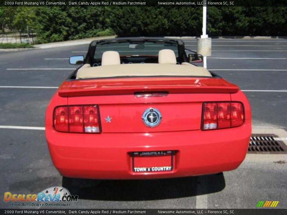 2009 Ford Mustang V6 Convertible Dark Candy Apple Red / Medium Parchment Photo #8