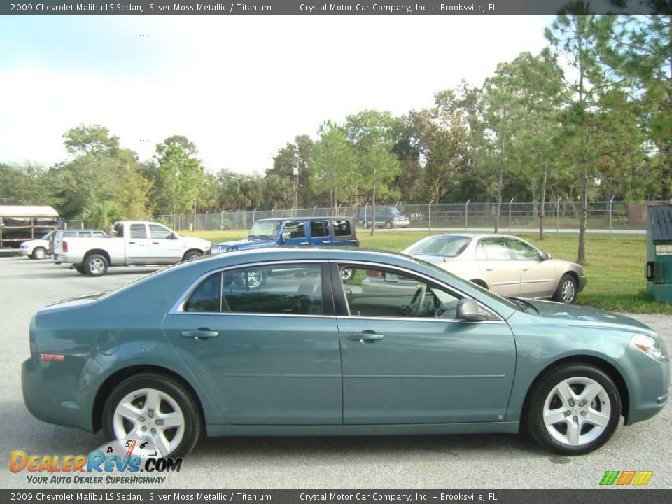 2009 Chevrolet Malibu LS Sedan Silver Moss Metallic / Titanium Photo #9