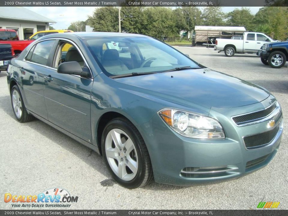 2009 Chevrolet Malibu LS Sedan Silver Moss Metallic / Titanium Photo #10