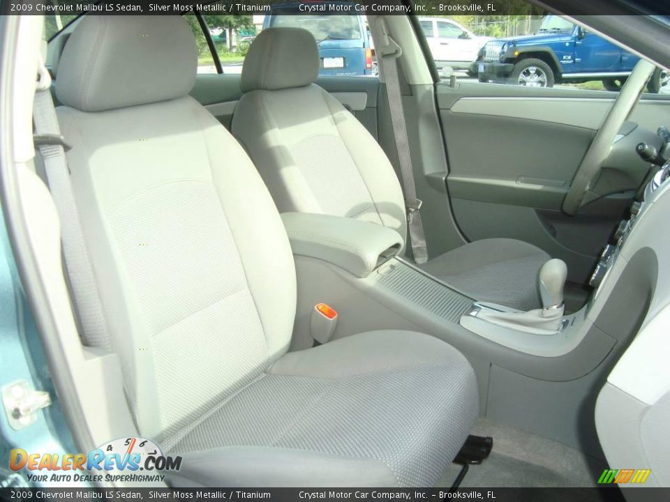 2009 Chevrolet Malibu LS Sedan Silver Moss Metallic / Titanium Photo #11