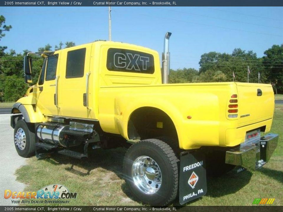 2005 International CXT Bright Yellow / Gray Photo #3