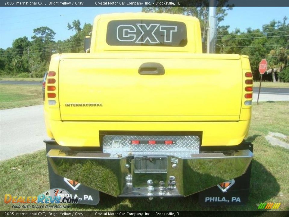 2005 International CXT Bright Yellow / Gray Photo #7