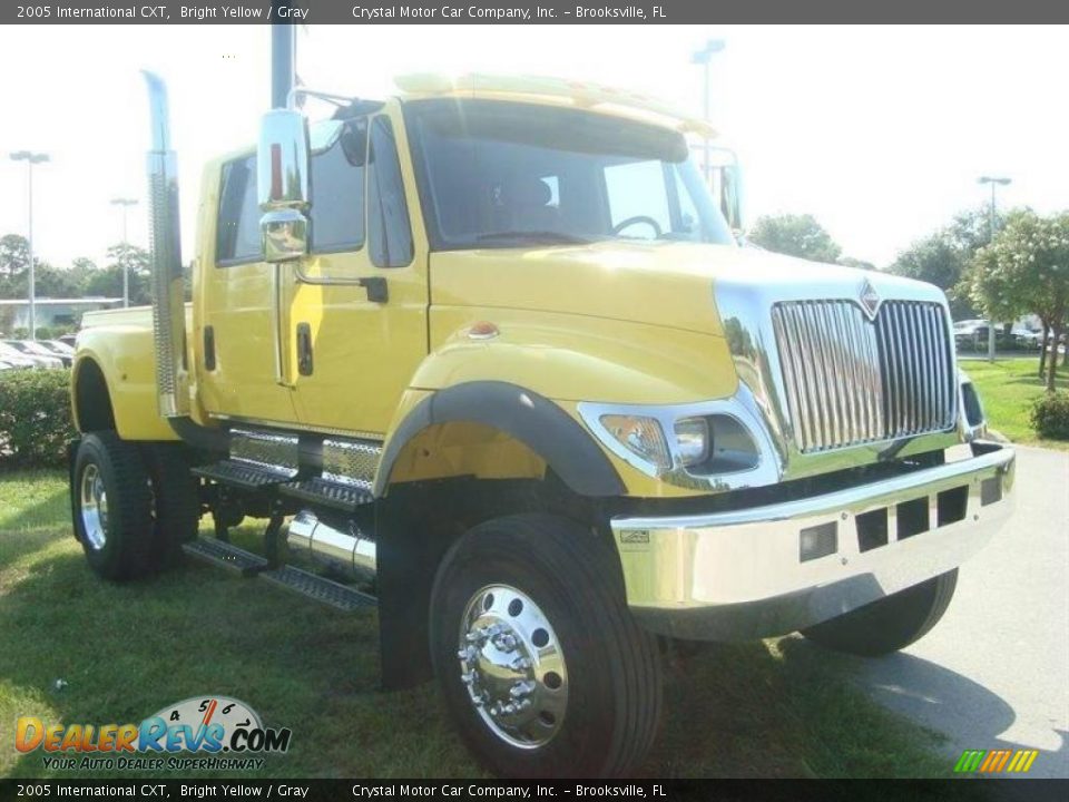 Front 3/4 View of 2005 International CXT  Photo #10