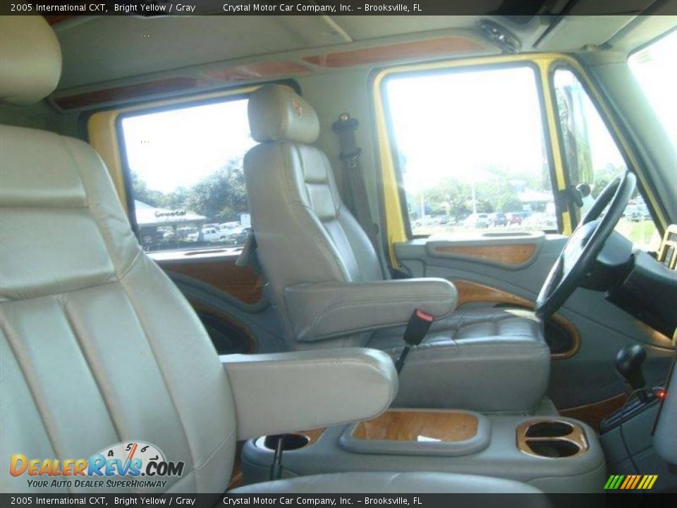 2005 International CXT Bright Yellow / Gray Photo #11