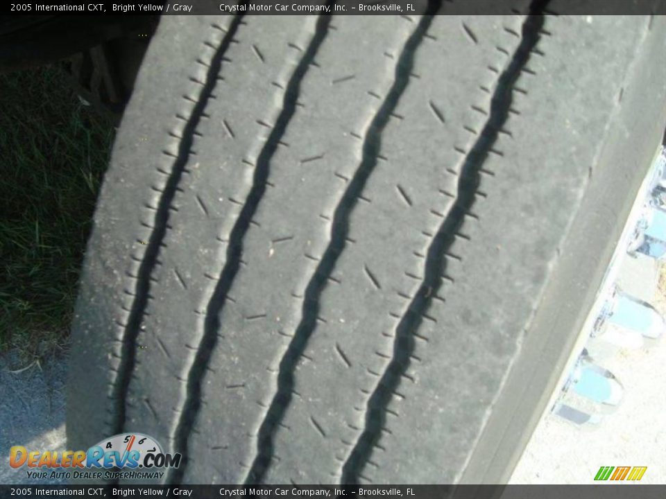 2005 International CXT Bright Yellow / Gray Photo #14