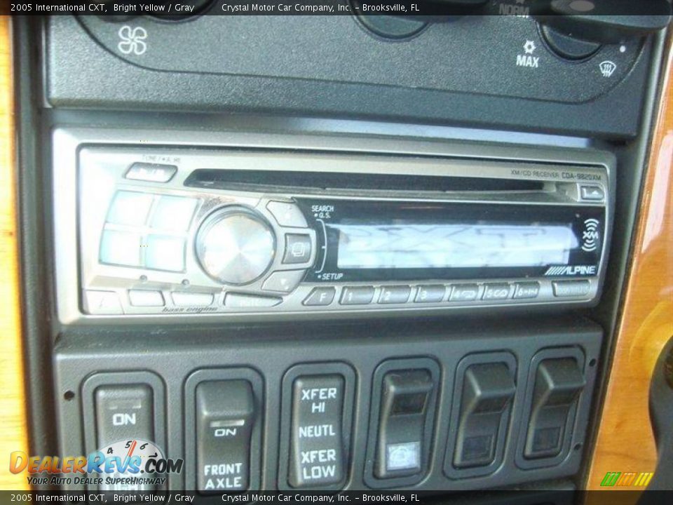 2005 International CXT Bright Yellow / Gray Photo #16