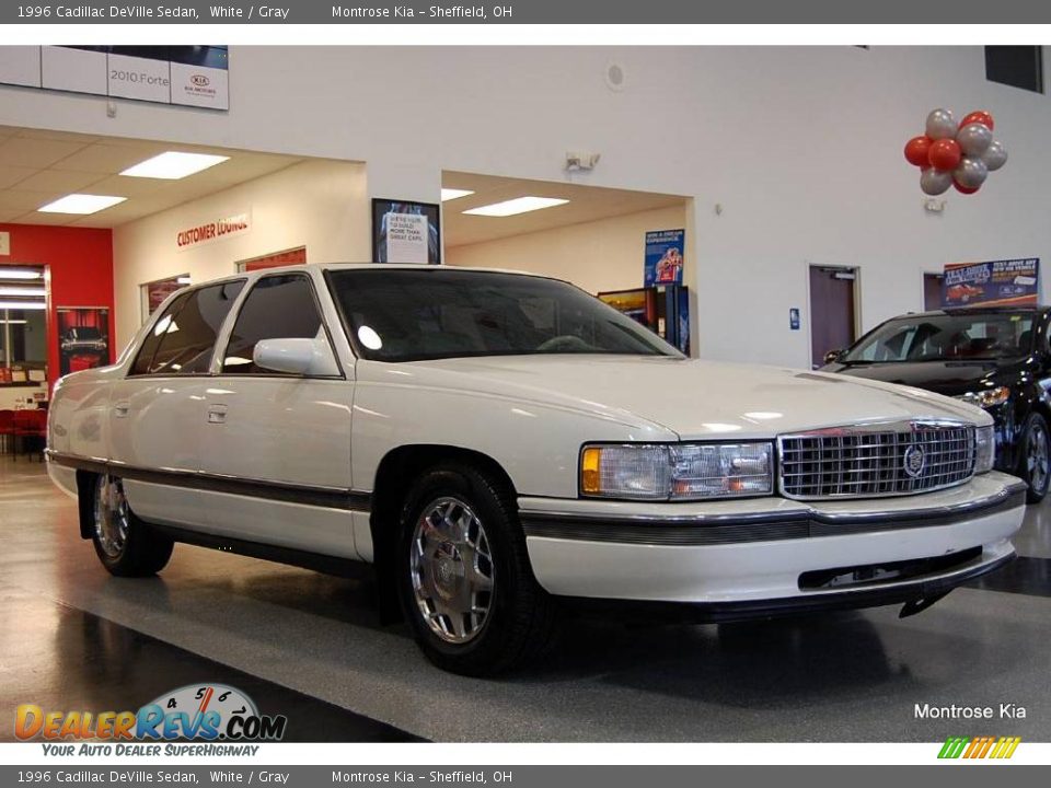 1996 Cadillac DeVille Sedan White / Gray Photo #9