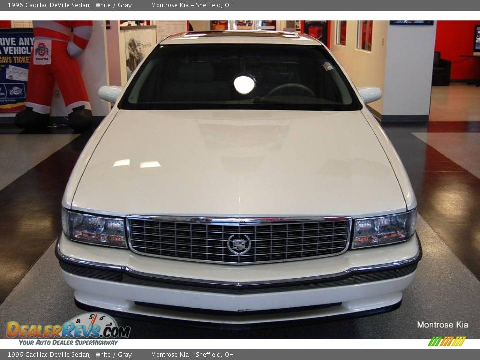 1996 Cadillac DeVille Sedan White / Gray Photo #10