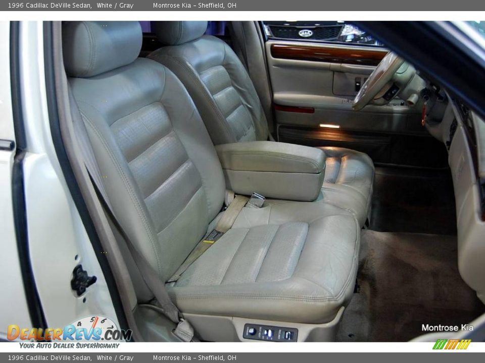 1996 Cadillac DeVille Sedan White / Gray Photo #20