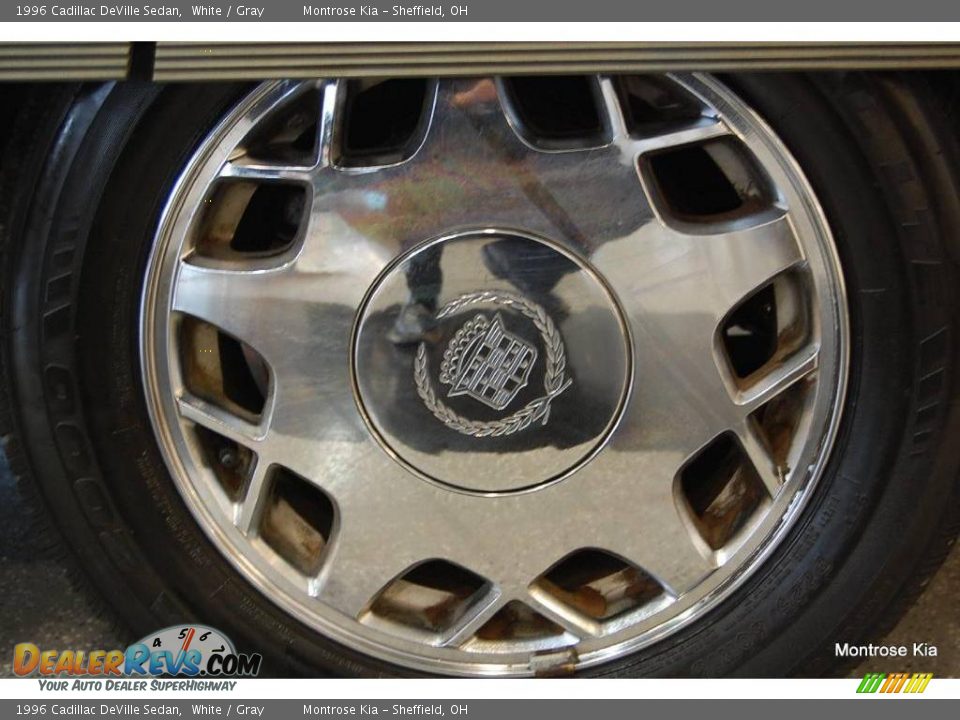 1996 Cadillac DeVille Sedan White / Gray Photo #25