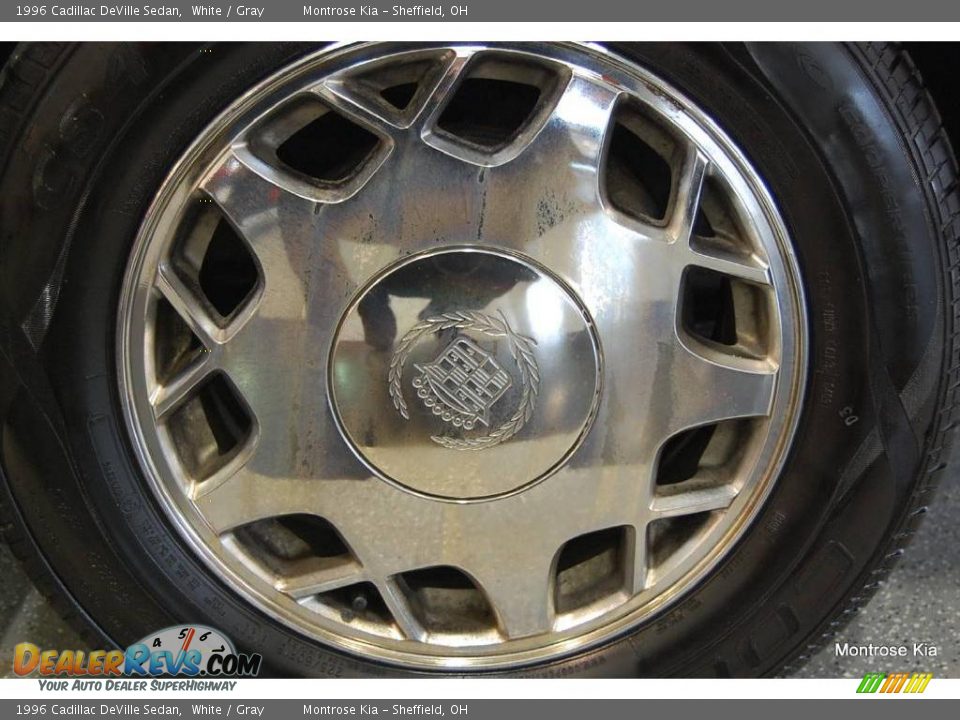 1996 Cadillac DeVille Sedan White / Gray Photo #27