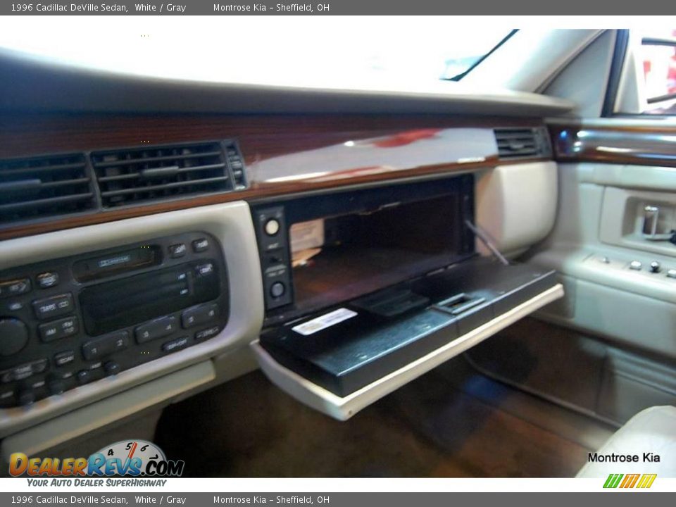 1996 Cadillac DeVille Sedan White / Gray Photo #30