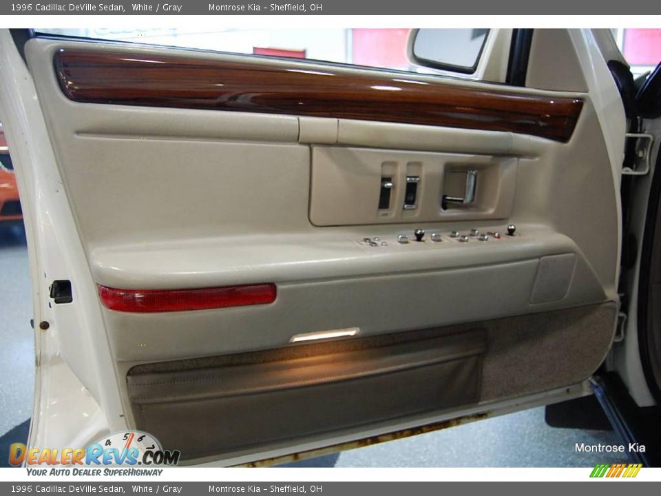 1996 Cadillac DeVille Sedan White / Gray Photo #31