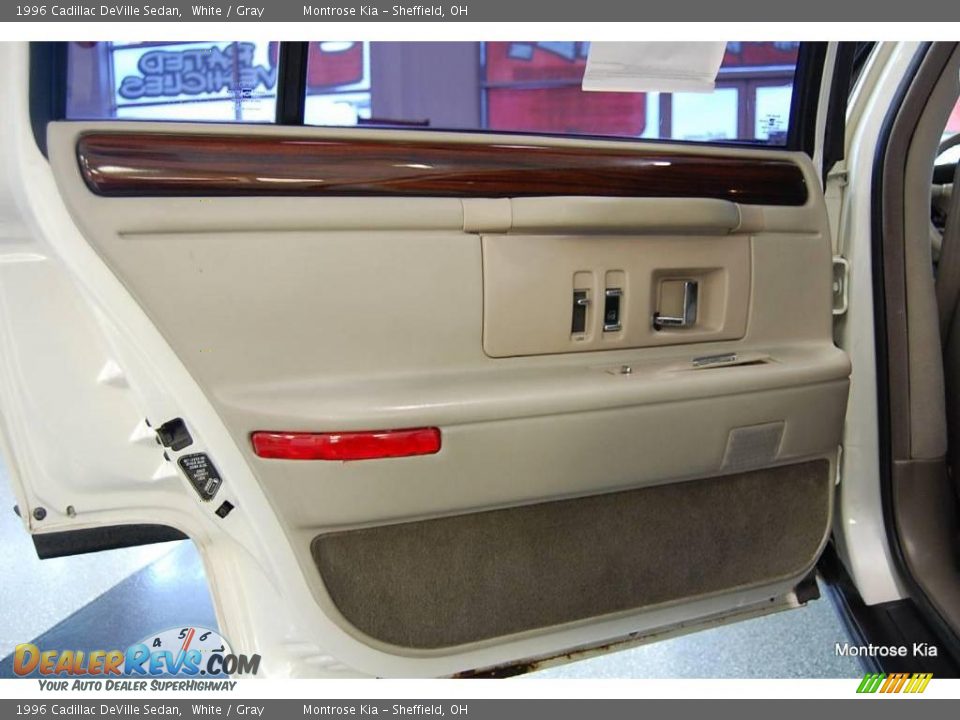 1996 Cadillac DeVille Sedan White / Gray Photo #32