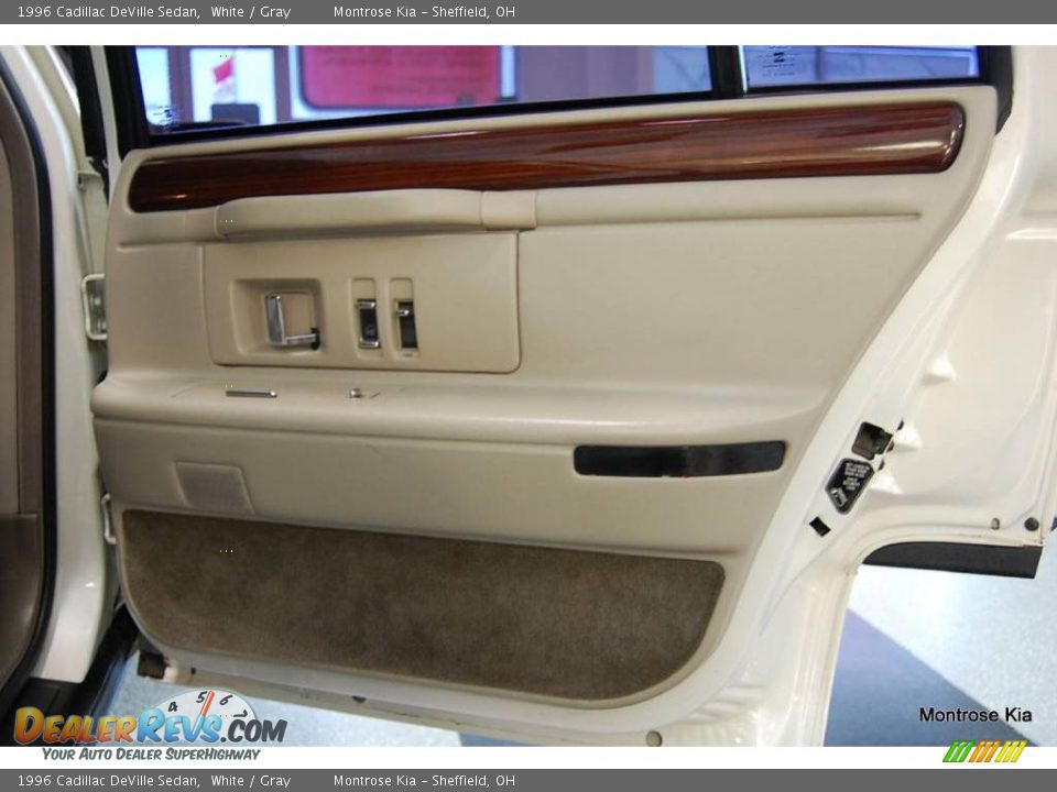 1996 Cadillac DeVille Sedan White / Gray Photo #33