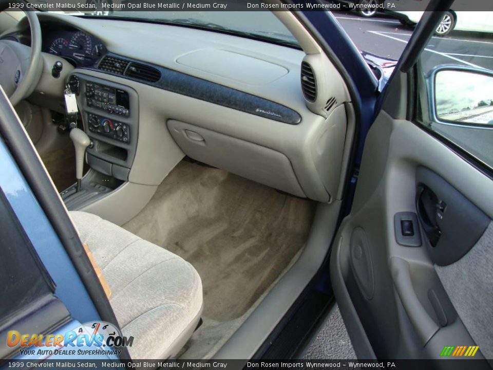 1999 Chevrolet Malibu Sedan Medium Opal Blue Metallic / Medium Gray Photo #17