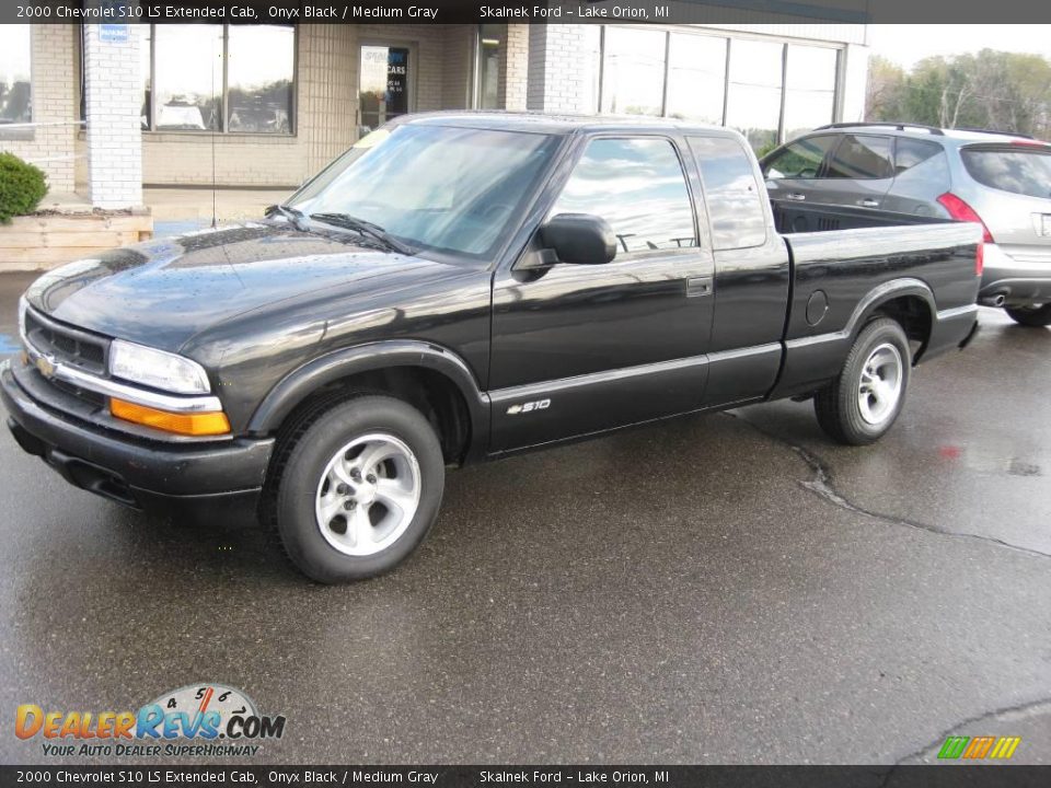 2000 Chevrolet S10 LS Extended Cab Onyx Black / Medium Gray Photo #2