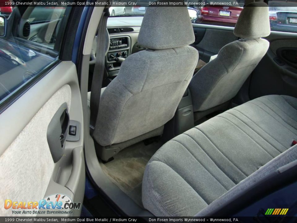 1999 Chevrolet Malibu Sedan Medium Opal Blue Metallic / Medium Gray Photo #21