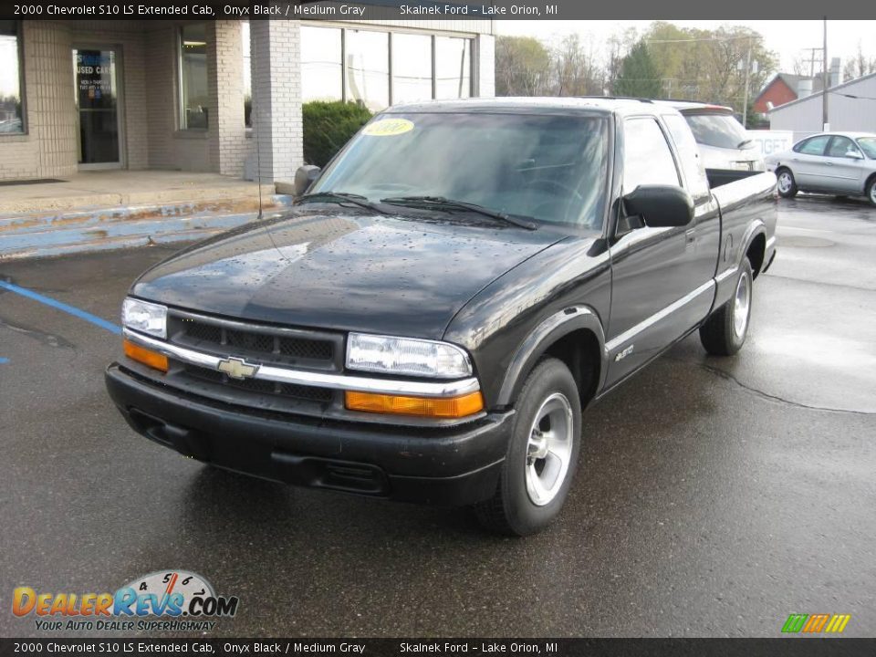 2000 Chevrolet S10 LS Extended Cab Onyx Black / Medium Gray Photo #3