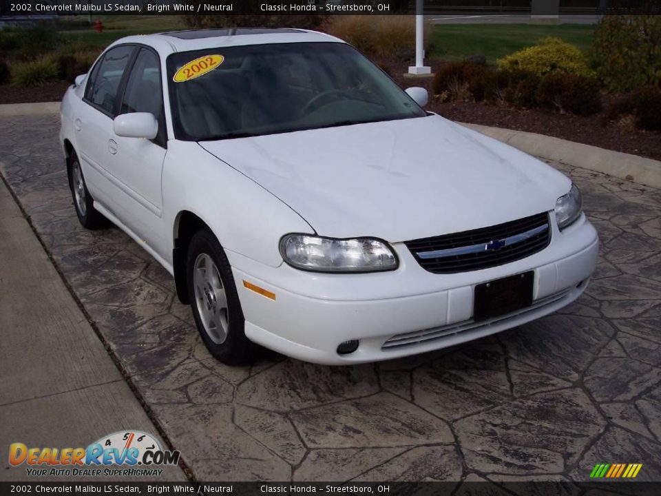 2002 Chevrolet Malibu LS Sedan Bright White / Neutral Photo #2