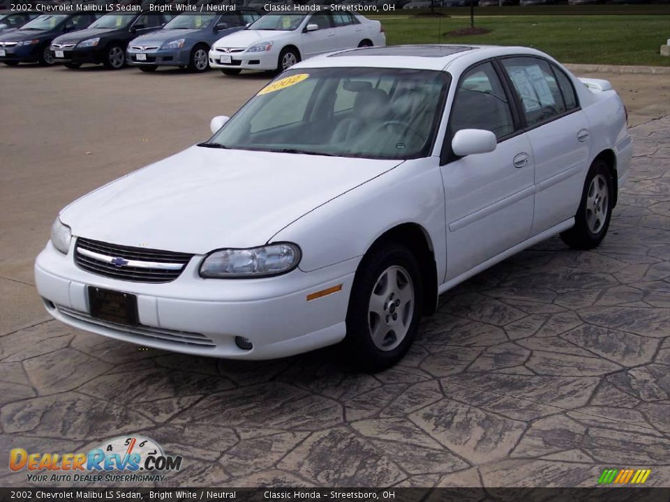 2002 Chevrolet Malibu LS Sedan Bright White / Neutral Photo #3