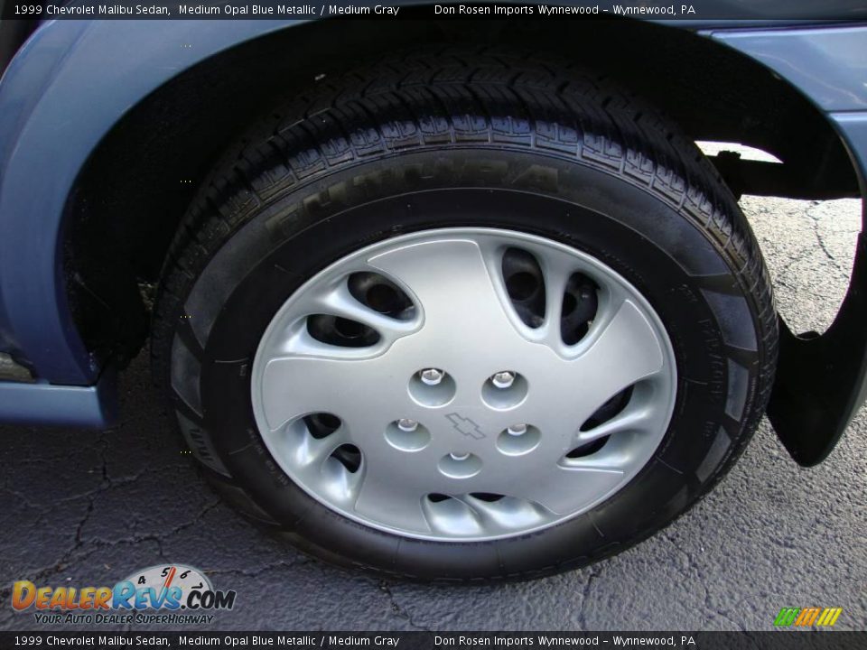 1999 Chevrolet Malibu Sedan Medium Opal Blue Metallic / Medium Gray Photo #30