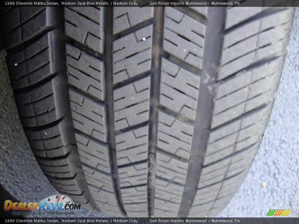 1999 Chevrolet Malibu Sedan Medium Opal Blue Metallic / Medium Gray Photo #31