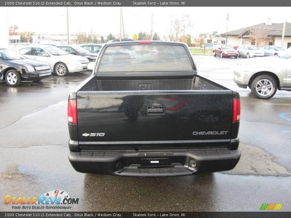 2000 Chevrolet S10 LS Extended Cab Onyx Black / Medium Gray Photo #10