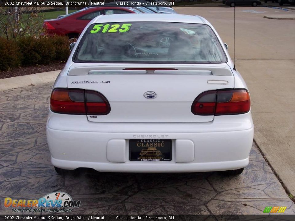 2002 Chevrolet Malibu LS Sedan Bright White / Neutral Photo #7