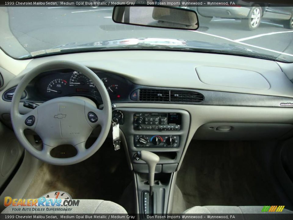1999 Chevrolet Malibu Sedan Medium Opal Blue Metallic / Medium Gray Photo #36