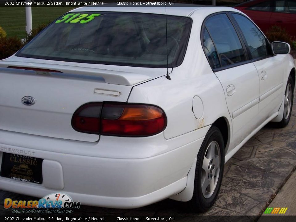 2002 Chevrolet Malibu LS Sedan Bright White / Neutral Photo #9