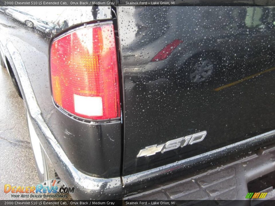 2000 Chevrolet S10 LS Extended Cab Onyx Black / Medium Gray Photo #14