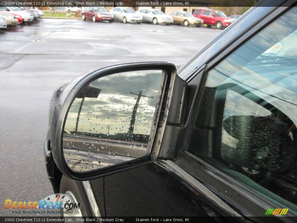 2000 Chevrolet S10 LS Extended Cab Onyx Black / Medium Gray Photo #17