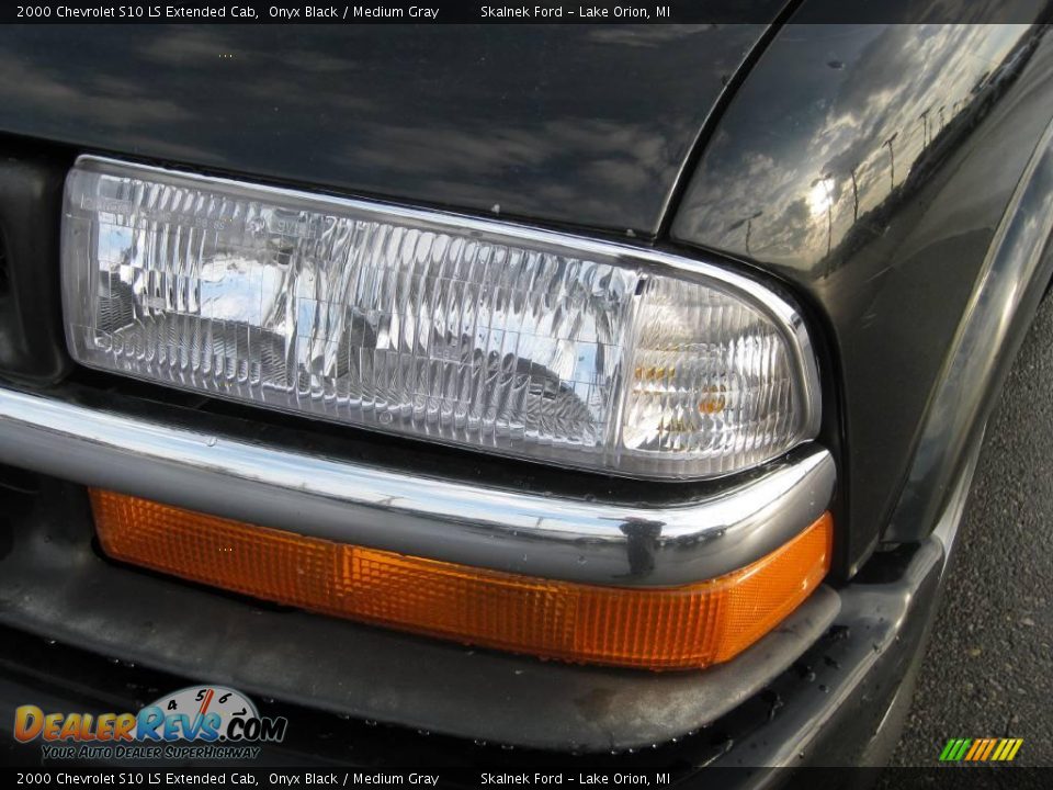 2000 Chevrolet S10 LS Extended Cab Onyx Black / Medium Gray Photo #18