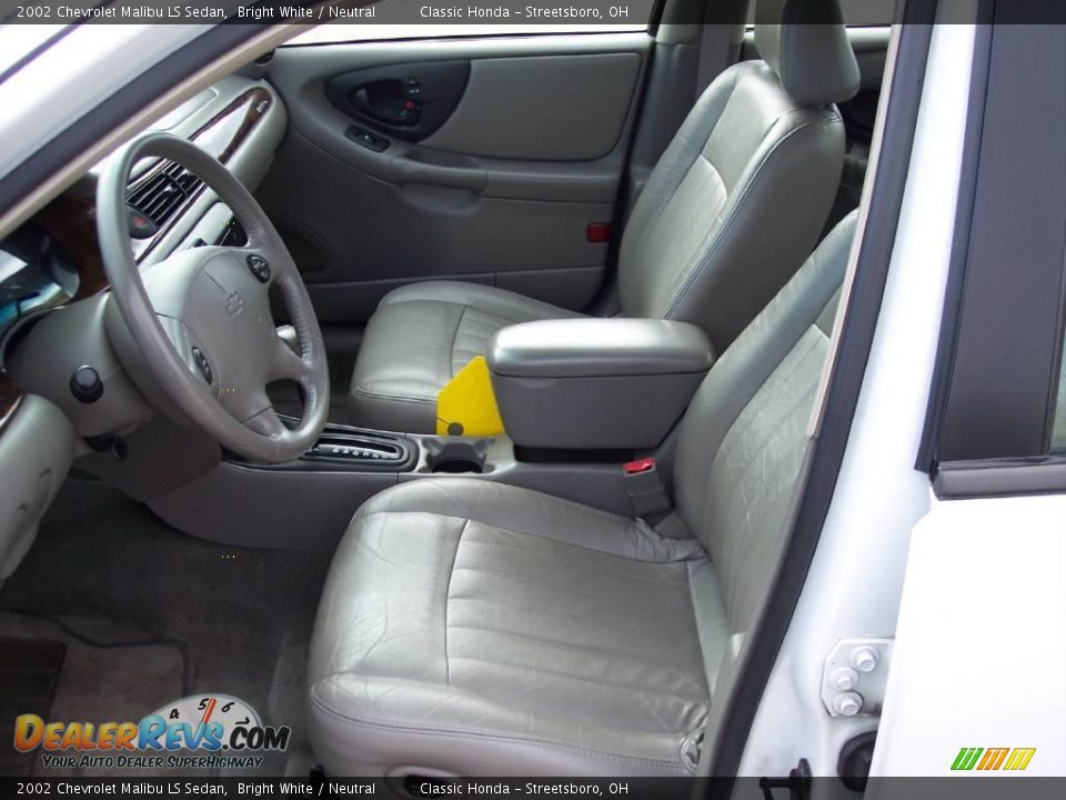 2002 Chevrolet Malibu LS Sedan Bright White / Neutral Photo #15