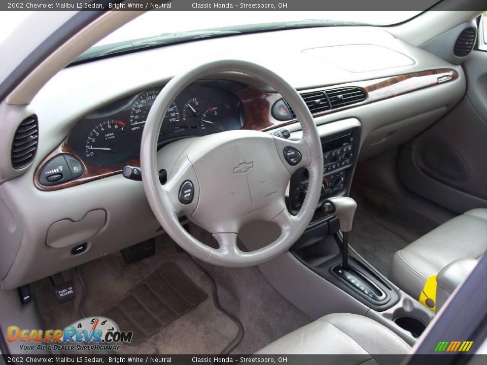 2002 Chevrolet Malibu LS Sedan Bright White / Neutral Photo #16